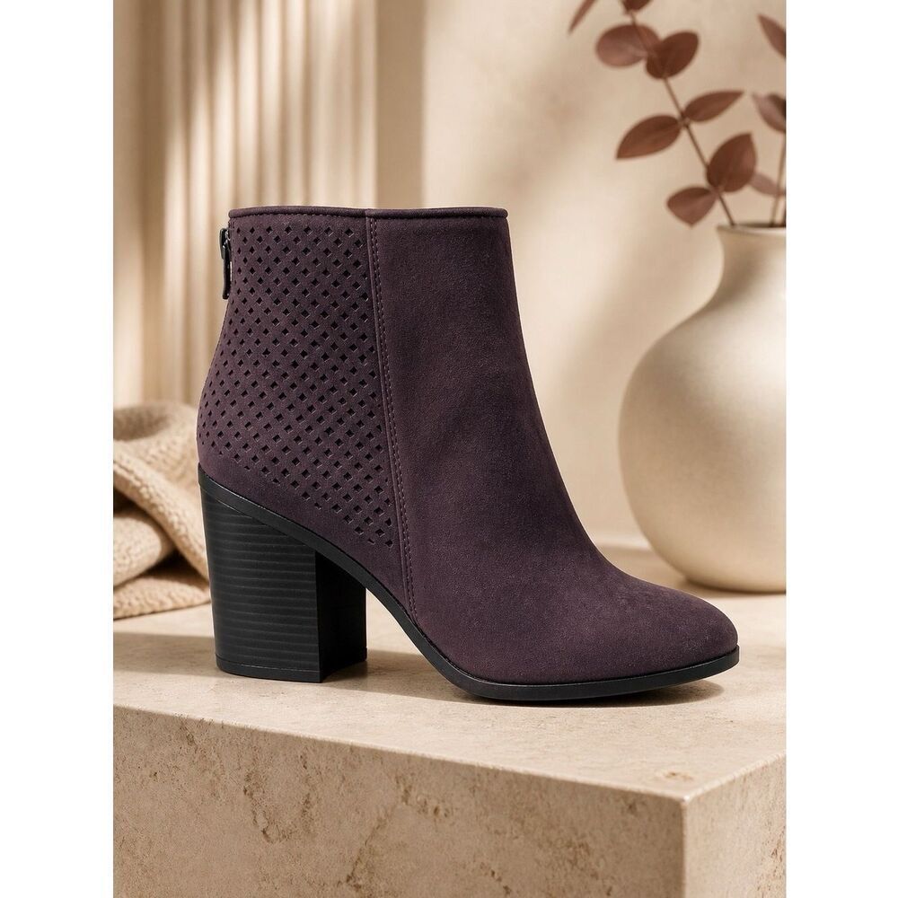 GRAY SUEDE BOOTIE BY AMERICAN EAGLE 3.5” STACKED HEEL BACK ZIPPER SIZE 9 EUC